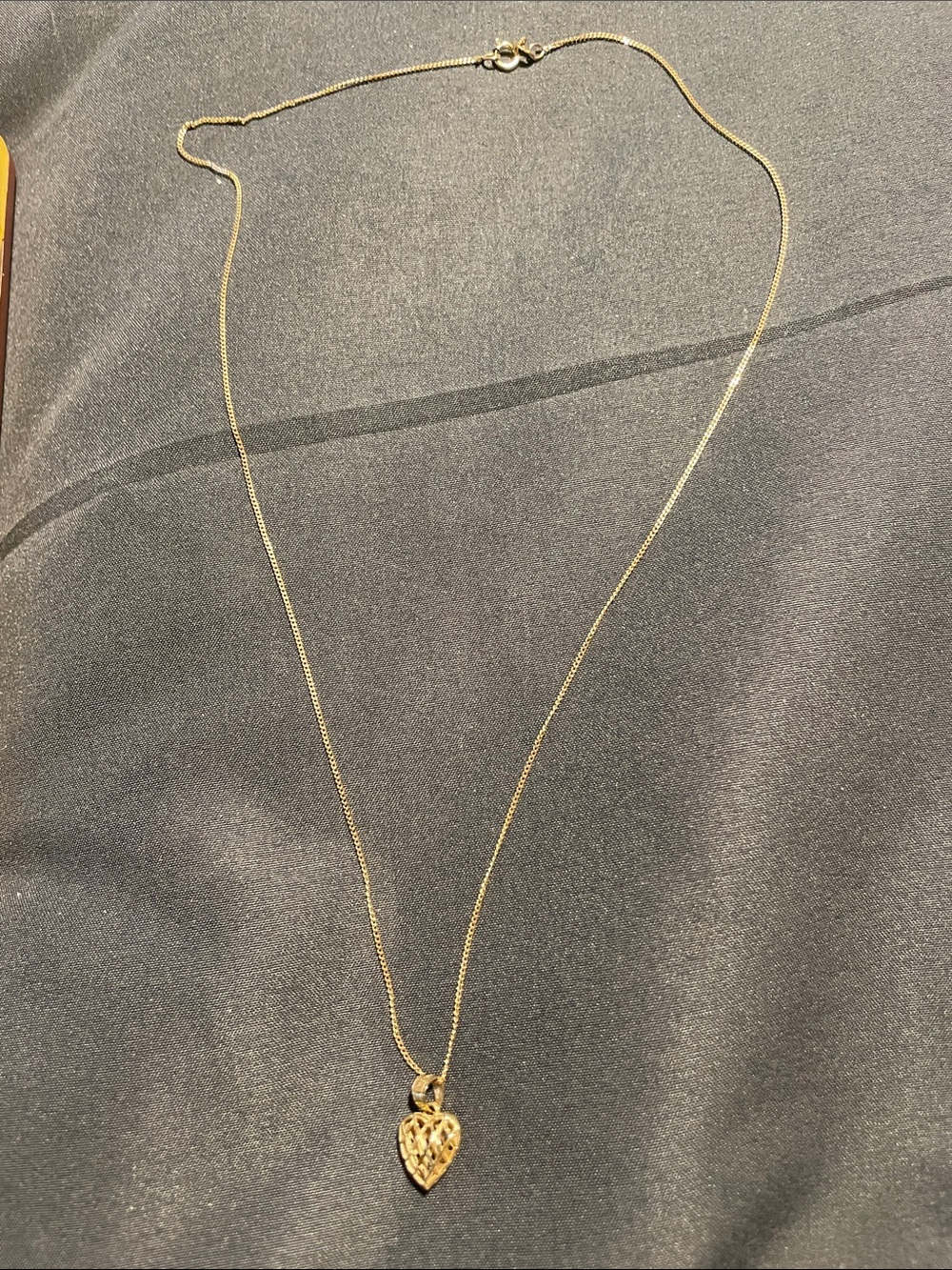 10 K solid gold, dainty necklace with heart pendant